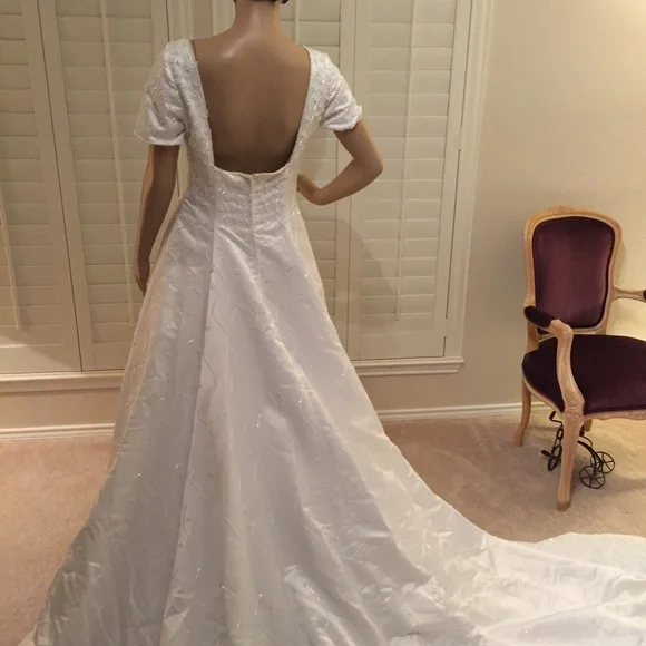 Ivory wedding gown
